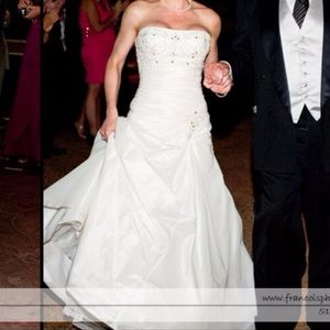 GORGEOUS DETAIL NO STRAP WEDDING DRESS